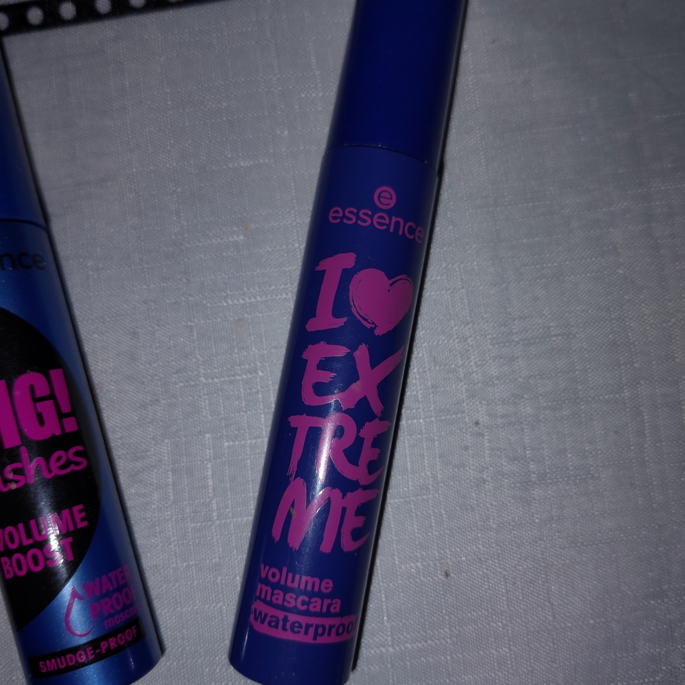 Essence 2 Waterproof Mascara's Get Big Lashes & I ❤️ Extreme - Picture 2 of 3